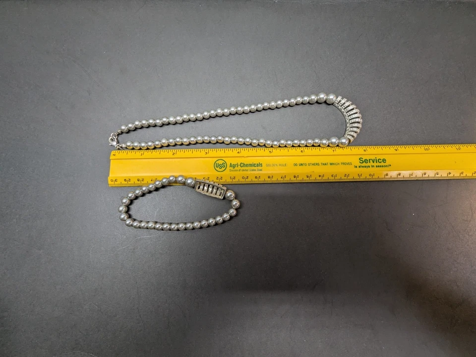 Gray Pearlesque Necklace Bracelet Set Signed SAQ AVON Lobster Lock Silver Tone - Image 4 of 4