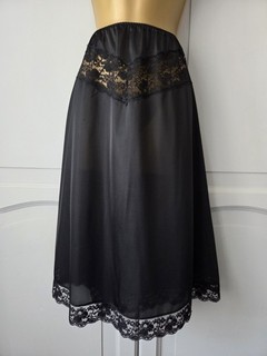 LADIES VTG SHAPELY FIGURES BLACK SILKY NYLON HALF SLIP SIZE 20 22