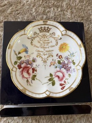 Royal Crown Derby - Tablett mit 5 Blütenblättern - Prinz William an Catherine Middleton