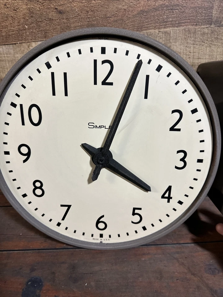 Vintage 1950s metal heavy Simplex 12” Electric Wall Cealing Clock rare Decor - Image 4 of 4