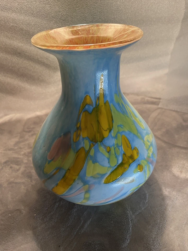 Vaso de arte soprado à mão com cores vibrantes de primavera azuis, verdes, pêssegos e lavanda - Imagem 3 de 4