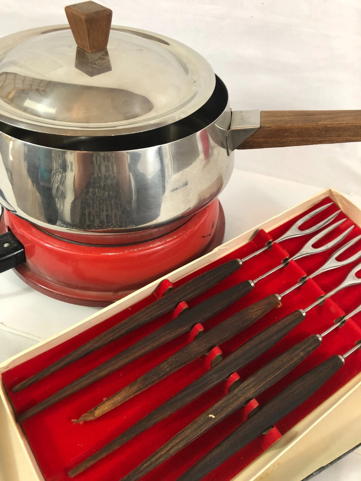 MCM Cornwall Corporation Fondue Set- Pot & Lid, Red Hot Plate & Forks 2626