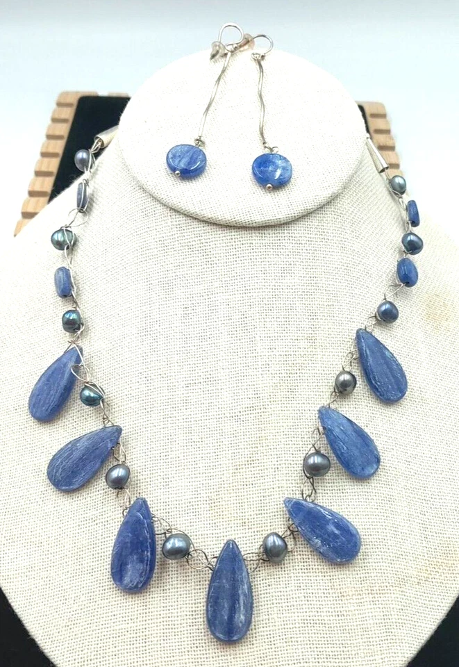 Conjunto de brincos e colar artesanal feito à mão fio esterlina pedra cianita 16" - Imagem 3 de 4