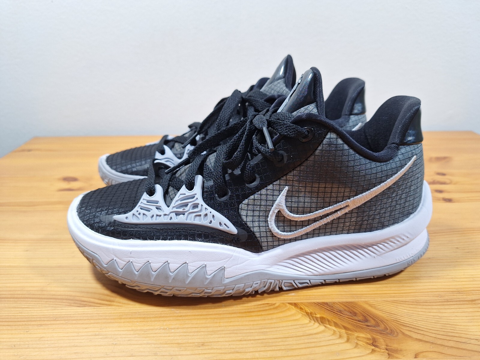 Nike Kyrie Low 4 TB Basketball Shoes Black/Wolf Grey … Gem
