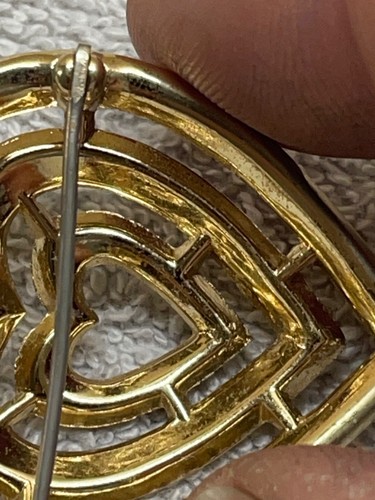Trifari Brooch Pin Hearts in Hearts Gold color see pics - Picture 10 of 11