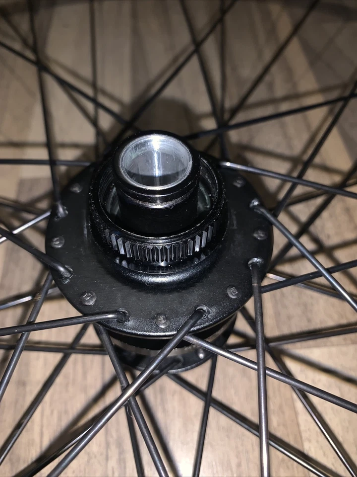 28“ 29“ VR Nabendynamo Steckachse 100mm SL PL-8X, Disc CL Neuwertig Vorderrad - Bild 2 von 4
