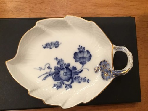 Royal Copenhagen Blue Flowers 10/1597 Blatt Schale Schale - seltene vergoldete Version