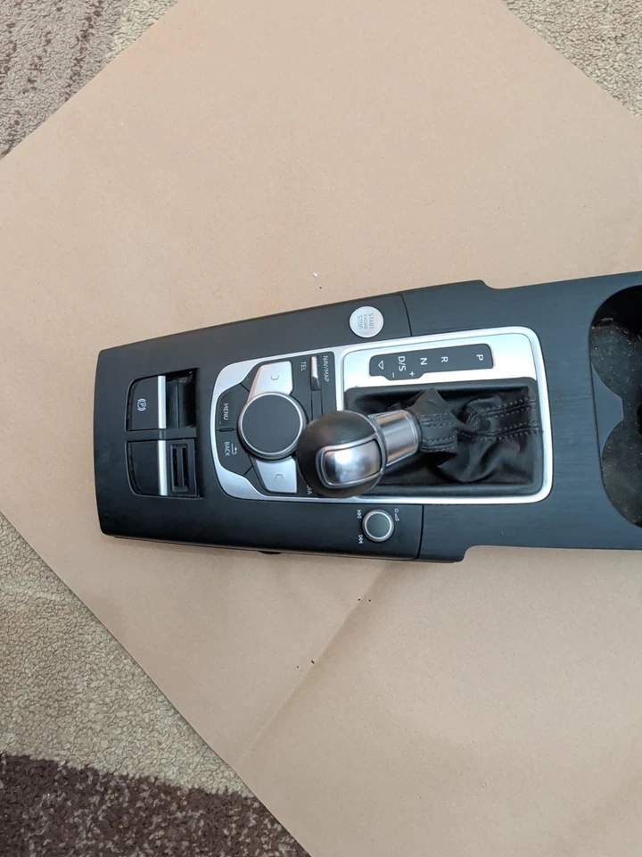 Audi A3 S3 2018 8 V consola central moldura de cambio portavasos MMI perilla de control multimedia Foto 3 de 4