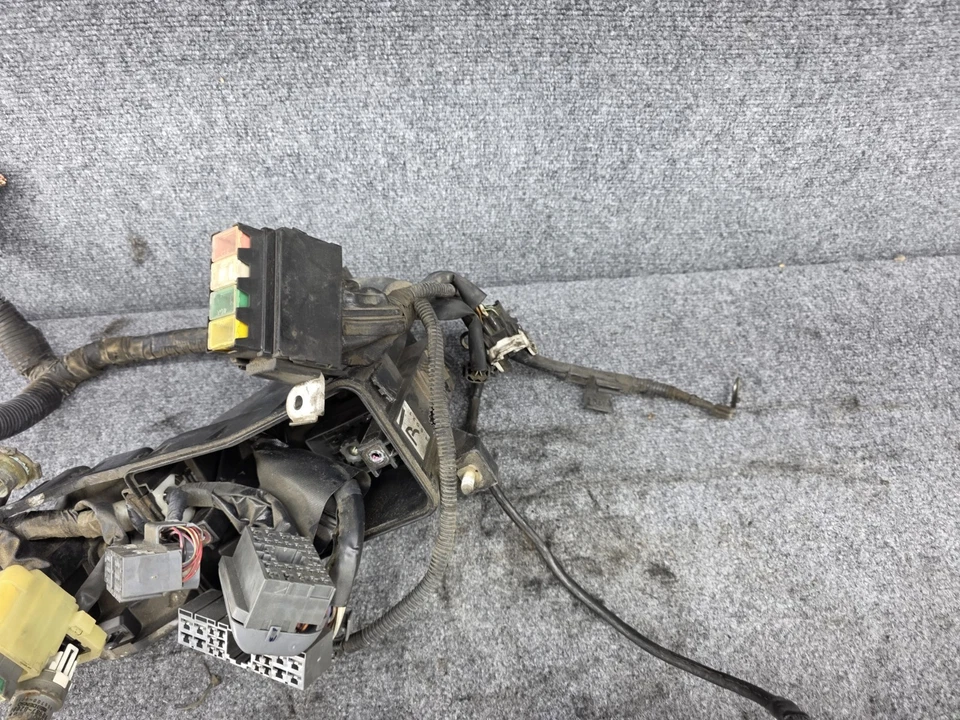 LEXUS 1990-1994 LS400 OEM ENGINE BAY WIRING HARNESS FUSE BOX RELAY UNIT ASSEMBLY - Image 2 of 4