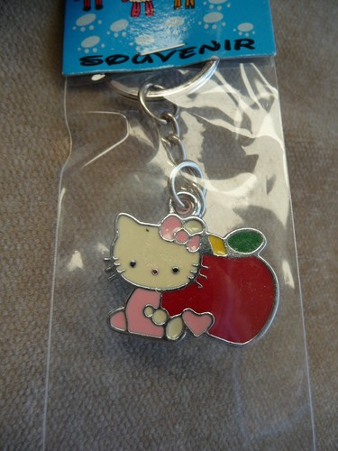 HELLO KITTY WITH HEART KEY RING BRAND NEW - Afbeelding 1 van 1