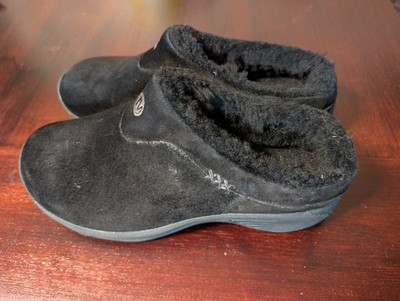 Merrell Women's Encore Ice Black leather clogs with shearling lining Size 7