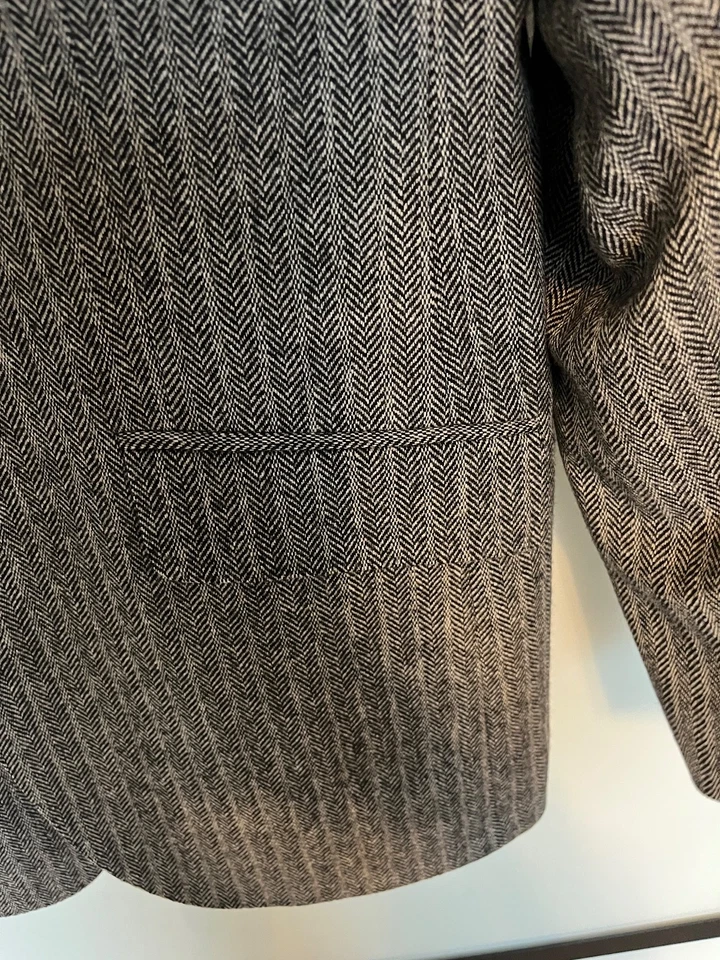 Mens Gant Wool Grey Herringbone Suit Jacket/Blazer Size US48 EU38 - Image 3 of 4