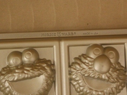 Nordic Ware Sesame Street Squares 2012 - 9 Cup Capacity Aluminum Treat Cake Pan - Picture 3 of 12