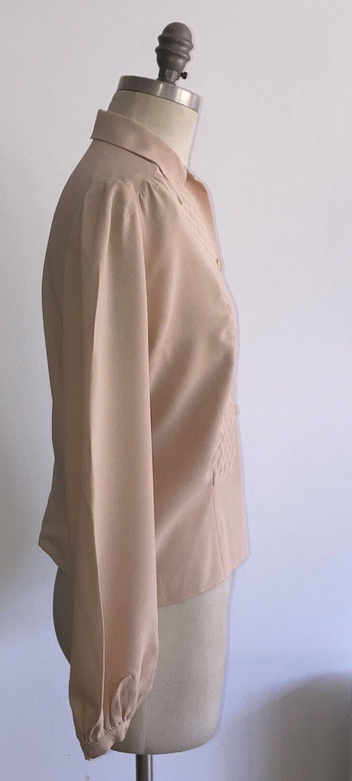 Vintage 1940s Peach Blouse with Stitched Panels Detail, 21" pit to pit approx. 8