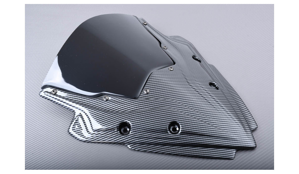 Pare-brise noir carbone Kawasaki Ninja 650 pour les balades sportives et trajets quotidiens