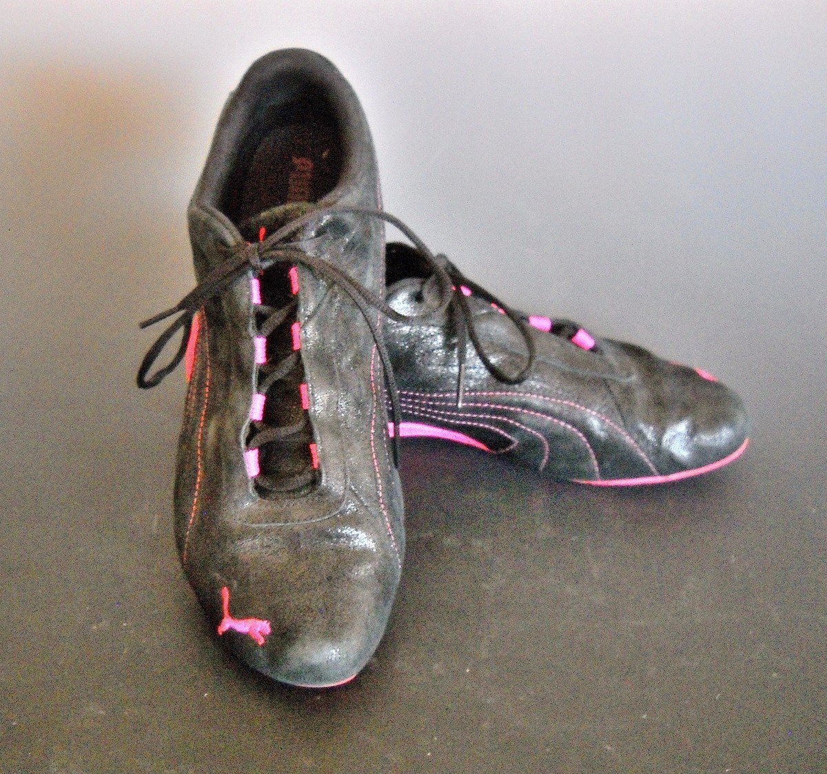 PUMA Pink and Black Trainer Athletic Shoes Women's Size 10