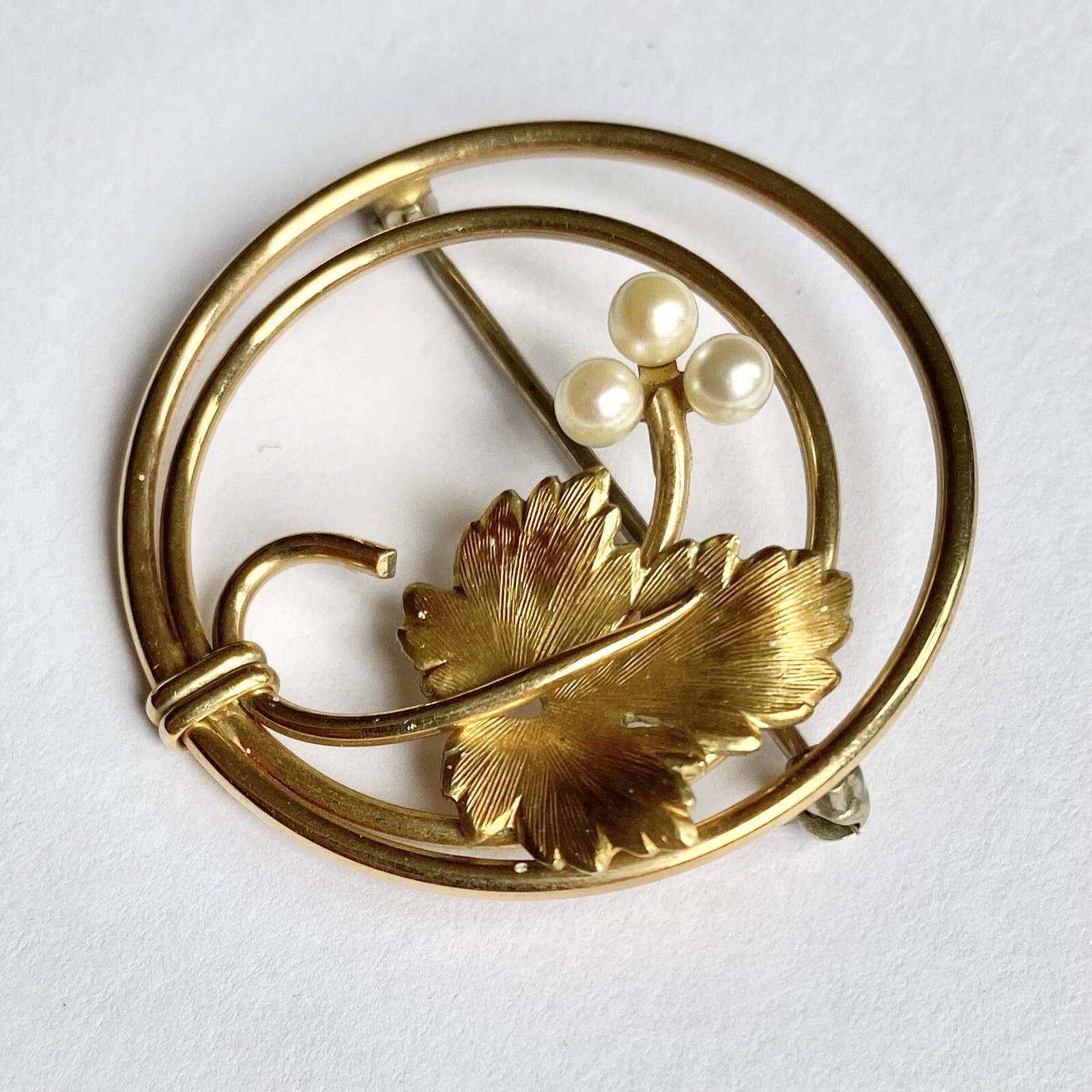 14K Gold Overlay Krementz Leaf Genuine Pearl Circle V… Gem