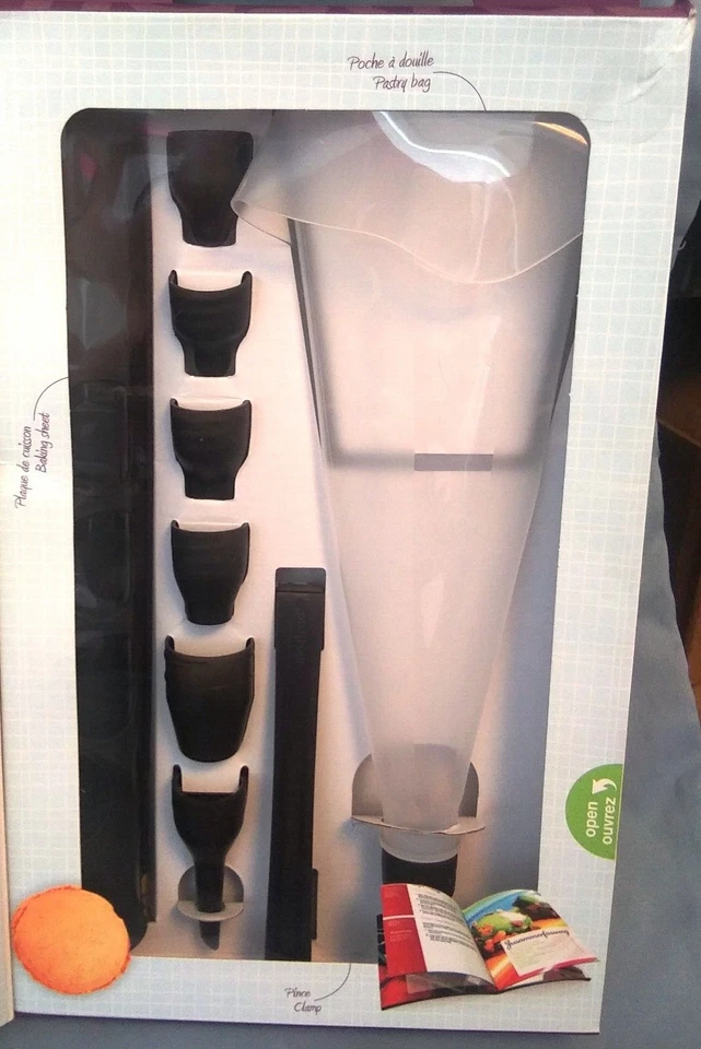 Mastrad Macaron Kit-Baking Sheet, Piping Bag, 6 Nozzles, Clip/Cap, Recipes-NEW - Image 3 of 4