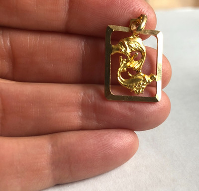18k Solid Gold charm pendant pisces 3.33g double-fish 3-D VTG Saudi NOT SCRAP