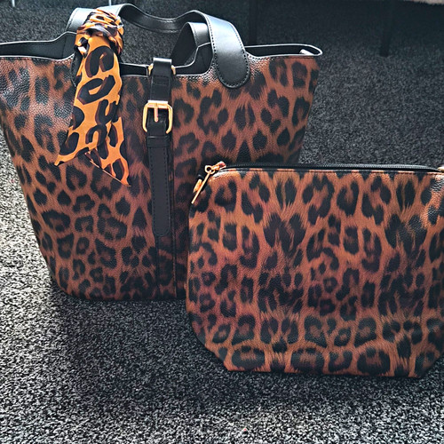Women’s Leopard Print Faux Leather Tote Bag Tan/Black Zip Buckle, Pouch