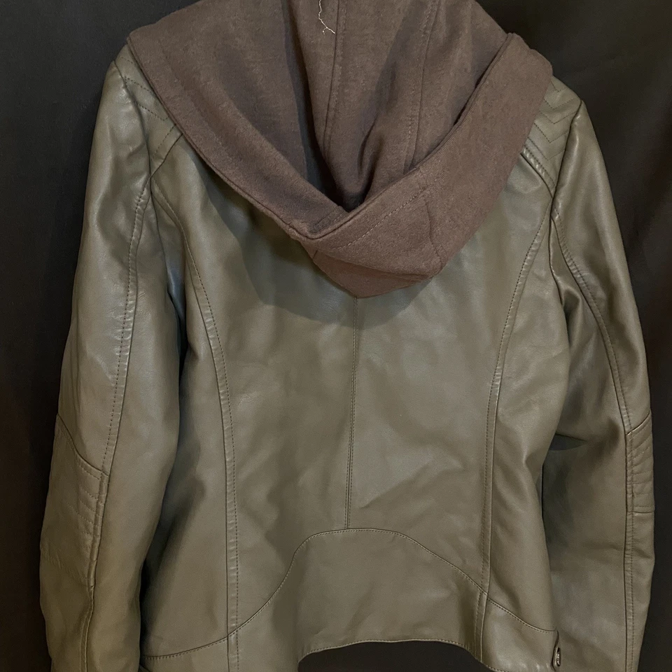 Gallery New York Mujer Talla Mediana Imitación Cuero Chaqueta Cremallera Completa Verde Oliva’s Foto 2 de 4