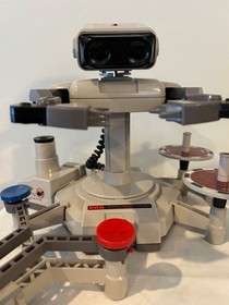 Nintendo R.O.B ROBOTIC OPERATING BUDDY ROBOT NES 1985 Tested-Gyromite