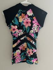 Rip Curl Women  s Small Short Sleeve Rash Guard Tropical Floral