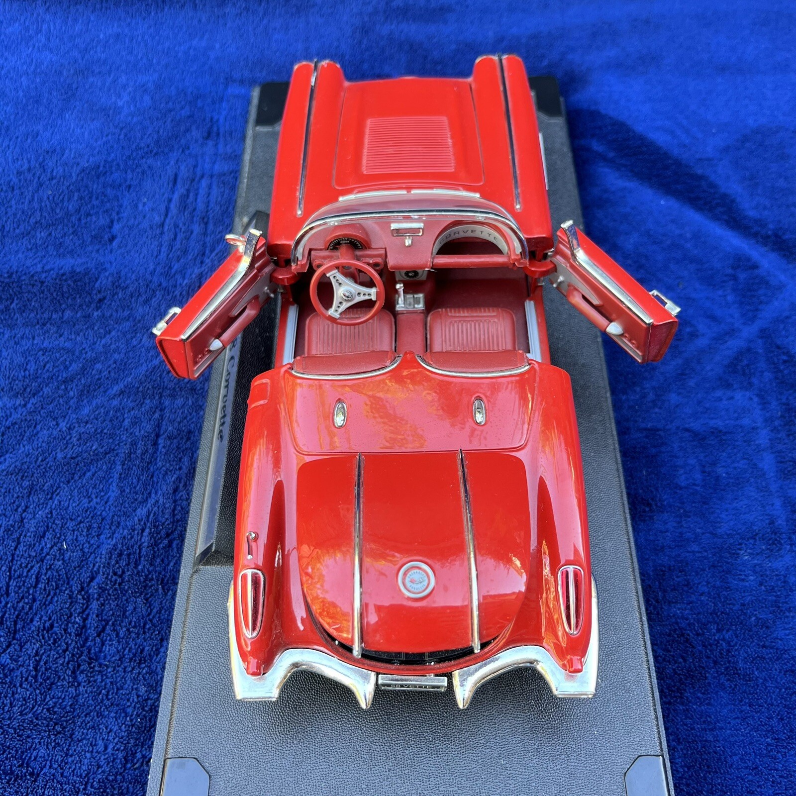 Motor Max 1958 Chevy Corvette Convertible 1:18 Scale Diecast Model 