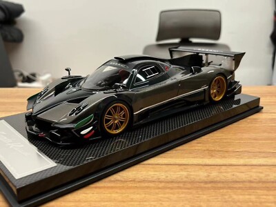 Pagani Zonda Revolucion (Exposed Carbon Fibre) [Dino Model] Maßstab 1:18