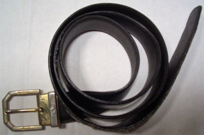 "GARAVANI VALENTINO" REVERSiBLE MENS LEATHER BELT SIZE:42 in.L MADE IN ITALY