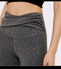 NWT Nike Women's Yoga Twist-Waist High-Rise 7/8 Length Leggings Gray/Black XS
