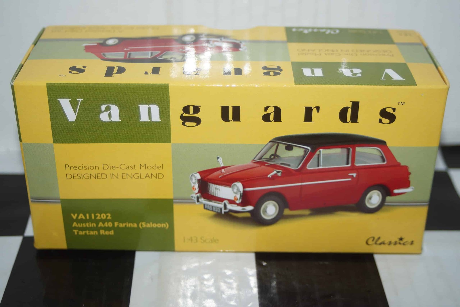 Vanguards Austin A40 Farina Saloon Tartan Red VA11202 1:43