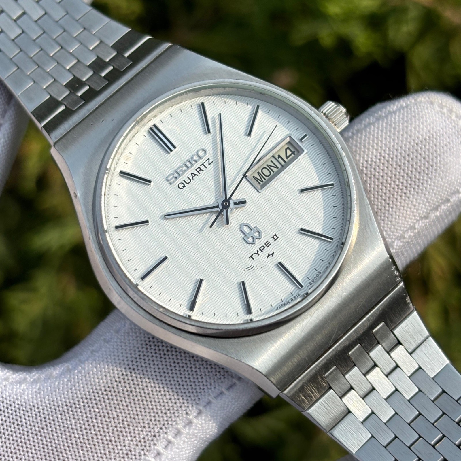 Vintage Seiko Type II Waves Textured Dial Japan Made Men Quartz Watch 4316-8000