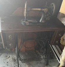 Vintage Singer Sewing Machine VS2 fiddle base from the 1880’s-90s