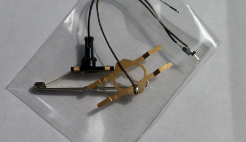 New! Marklin 73404 Asymmetrical Pick up Shoe Slider w/ Ground Spring for coaches - Picture 3 of 4