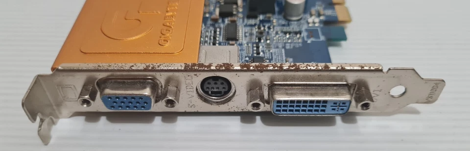 Gigabyte NVIDIA 8400 GS 512MB DDR2 PCI-E VGA DVI Win GPU - Image 3 of 4