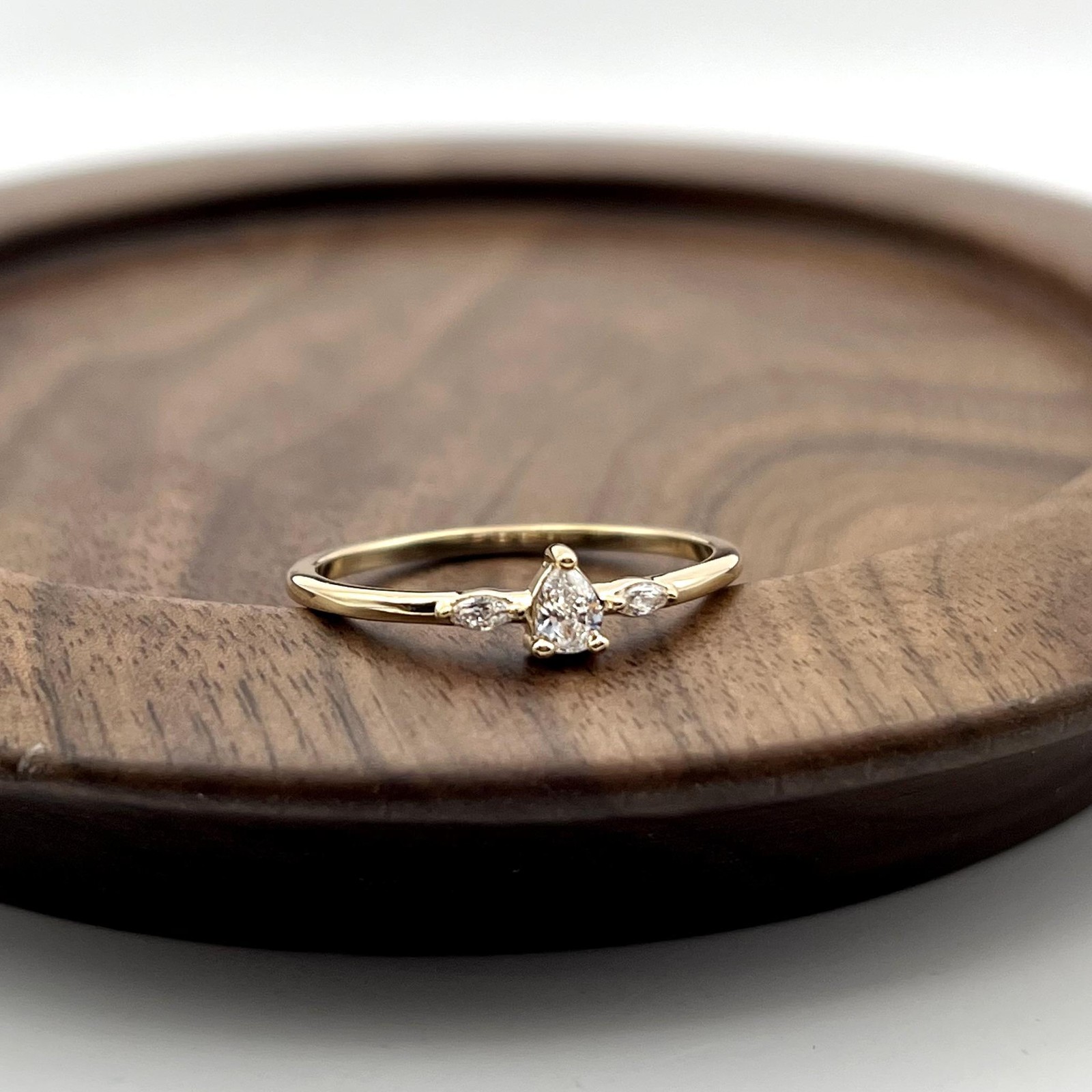 Bague centrée d'oxydes T60 le cadeau d'anniversaire idéal pour femme