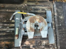 B & W Companion 5th Wheel Hitch System Model 3000. Nationwide Freight available.