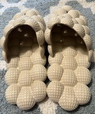 Women's Bubble Massage Slides Size 11 Spa Slippers Slip-On Cream
