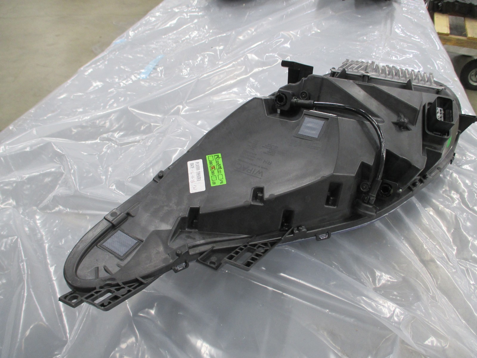 ASTON MARTIN DB12 RIGHT FRONT HEADLIGHT