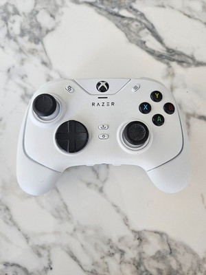 Razer Wolverine V2 Chroma Controller for Microsoft Xbox One/Series S/X - White