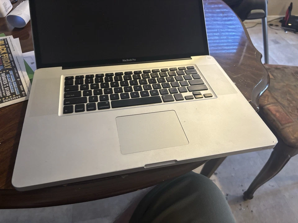 Apple MacBook Pro 17" (Mid 2010) A1297, 4GB RAM Intel Core i5 - Image 3 of 4