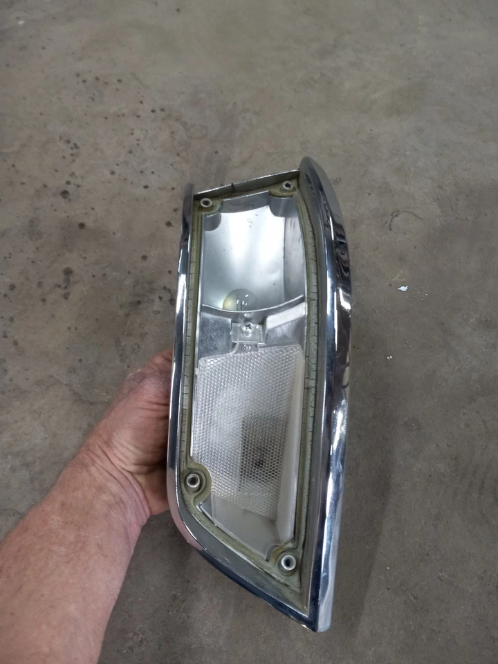 💥 1975 - 1980 AMC PACER X 右旋转信号标记灯 "BEZEL" 原始设备制造商外壳 — 第 4/4 张图片