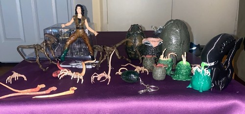 Aliens Xenomorph - Ripley and Hicks Action Figures, Alien Eggs, Face ...