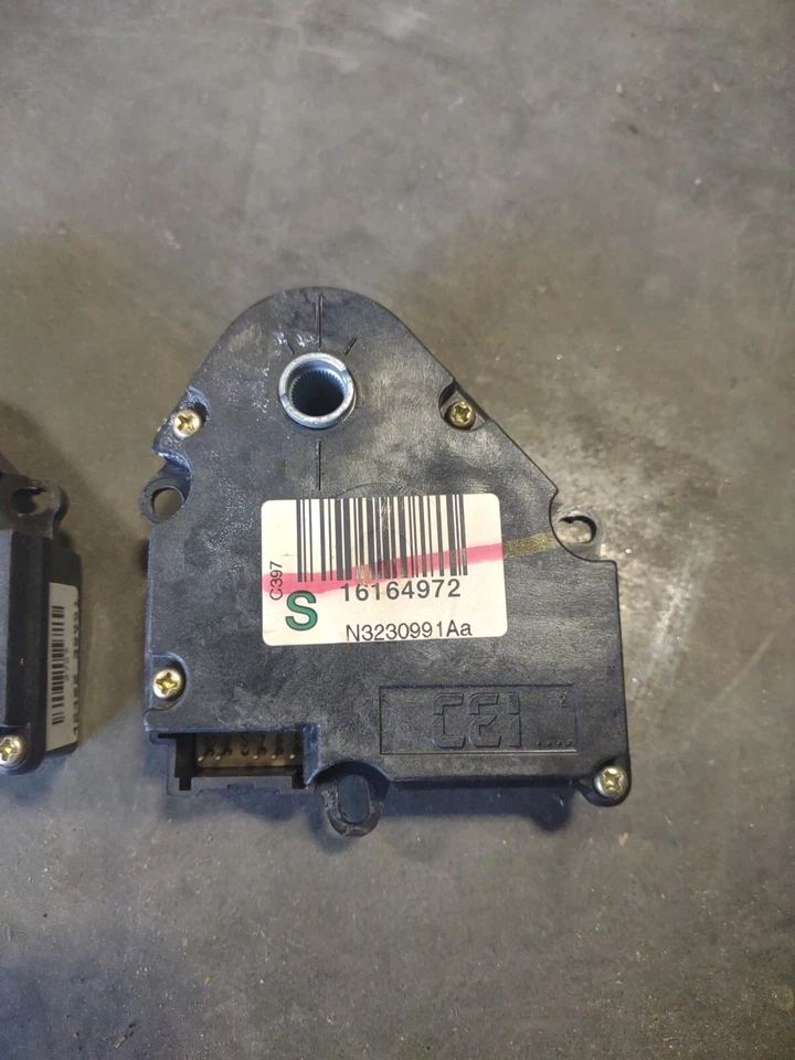 Unidad de actuador de aire acondicionado puerta mezcla suburbana GMC Yukon Chevrolet P:18124922 ¡OEM! Foto 3 de 4