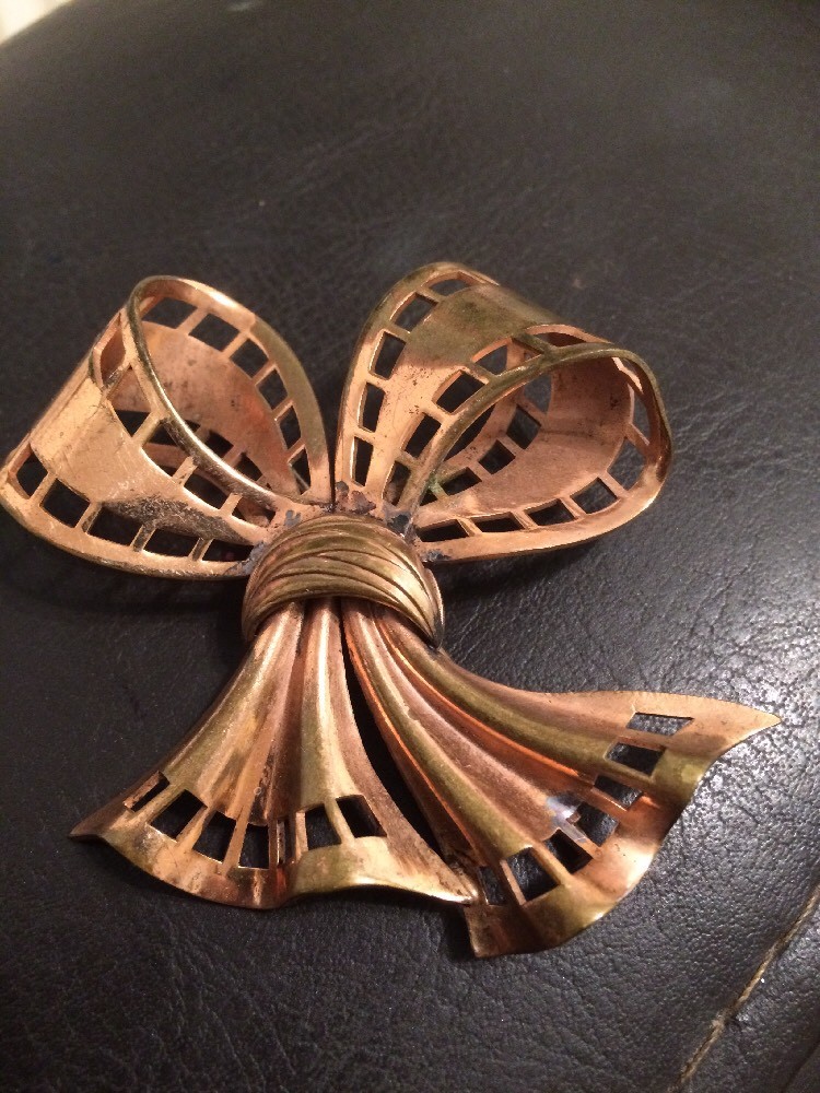 Broche vintage avec noeud - France