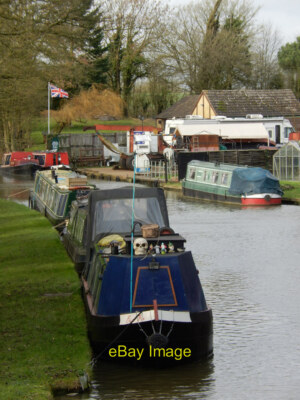 Foto 6x4 Oxford Canal Fall's Bridge Eine Reihe von Schmalbooten liegen festgemacht auf c2016
