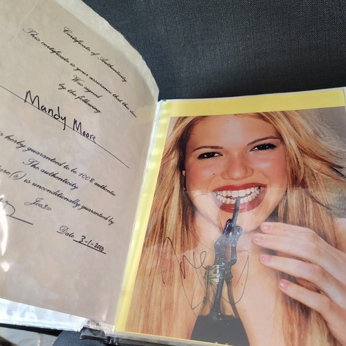 Lot Of 21 Mandy Moore Signed Photos - Picture 11 of 21