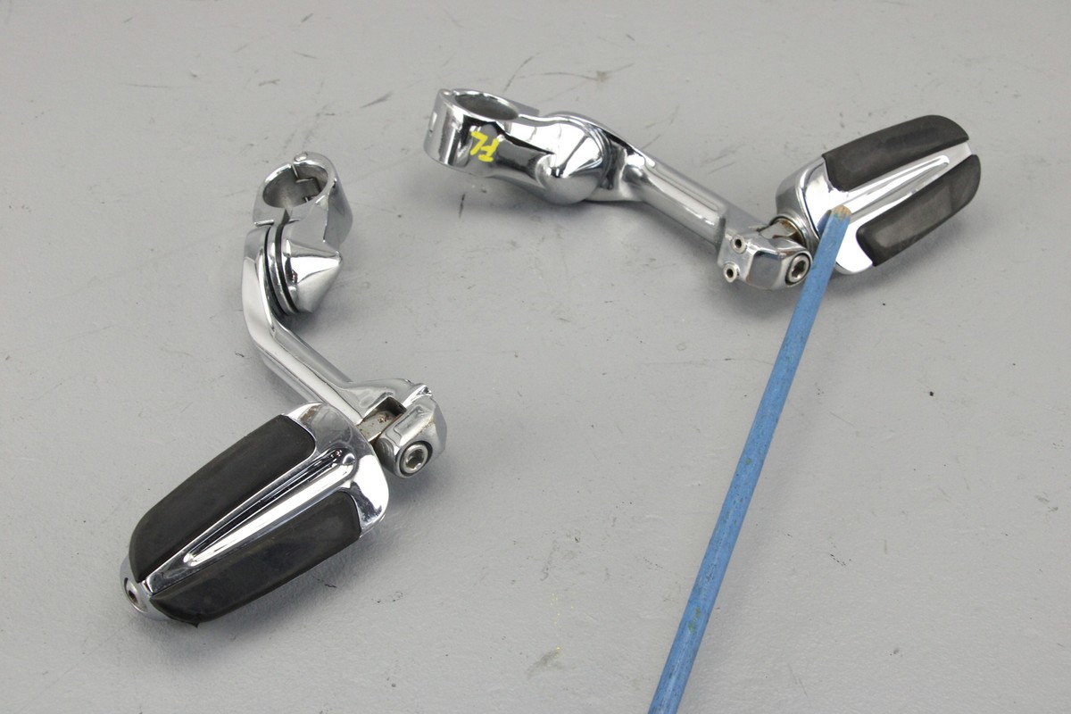 パーレー　ワンドロップ Slyfox Foot Pegs for 2018-2024 Harley Softail - Black - Get