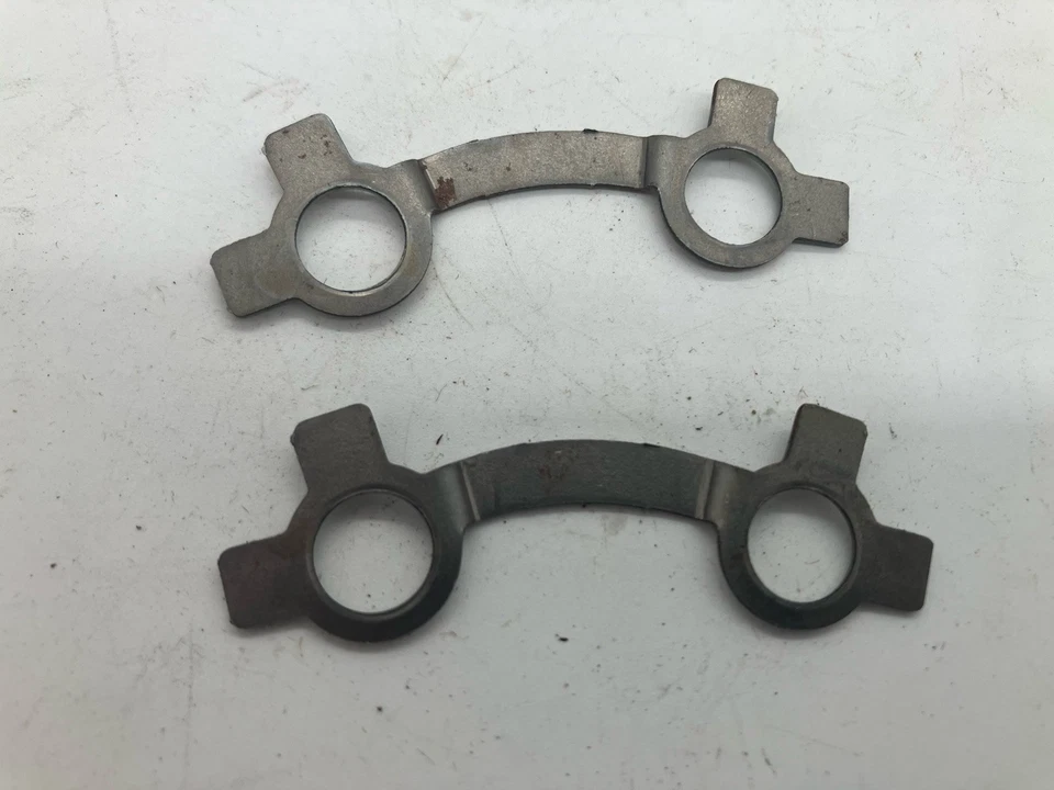 Par de placas de bloqueo de brida de eje de transmisión Ford Mercury 49-58 AB-4693-A Foto 3 de 4